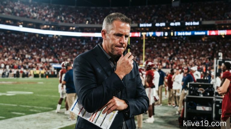 Áp lực ghế nóng: Lincoln Riley và các HLV bóng đá Mỹ trước mùa giải 2026